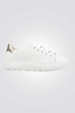 GEOX - סניקרס לנשים D SPHERICA EC4.1 B בצבע לבן זהב - MASHBIR//365