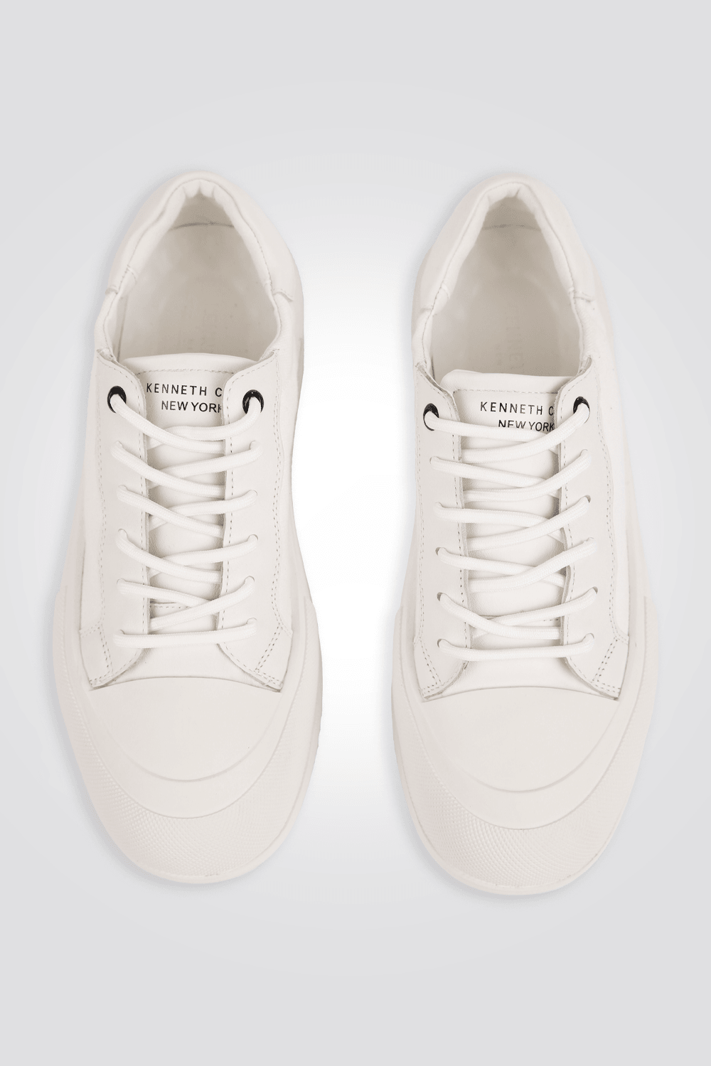 KENNETH COLE - סניקרס לנשים PLATEU LEATHER בצבע לבן - MASHBIR//365