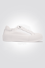 KENNETH COLE - סניקרס לנשים PLATEU LEATHER בצבע לבן - MASHBIR//365