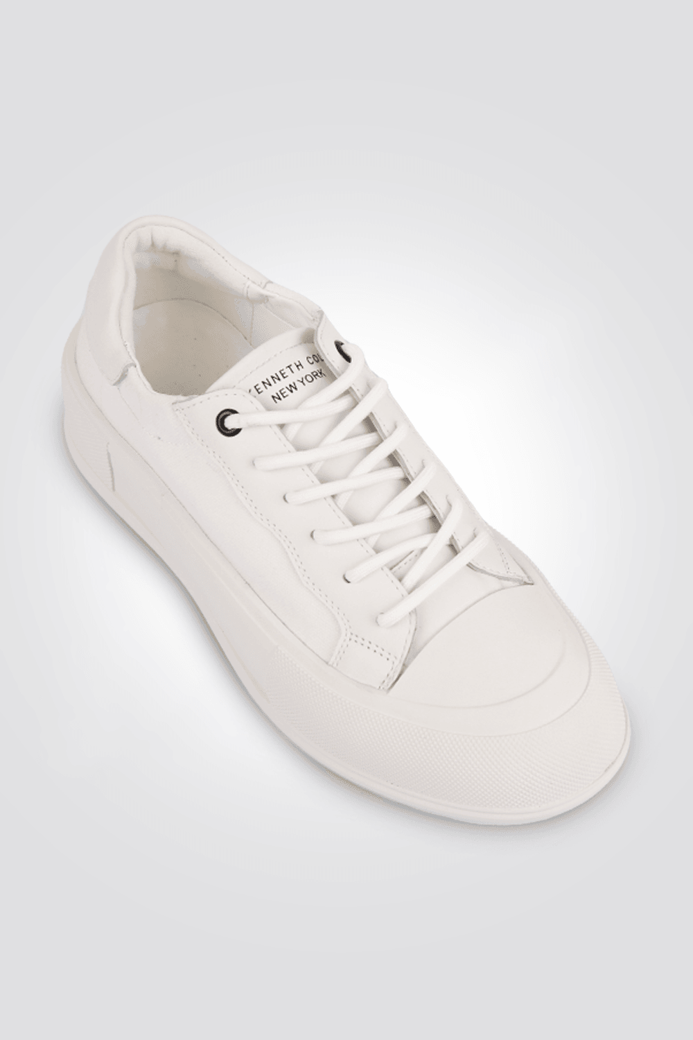 KENNETH COLE - סניקרס לנשים PLATEU LEATHER בצבע לבן - MASHBIR//365