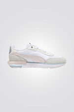 PUMA - סניקרס לנשים R22 בצבע ורוד ולבן - MASHBIR//365