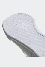 ADIDAS - סניקרס לנשים ROGUERA בצבע לבן - MASHBIR//365