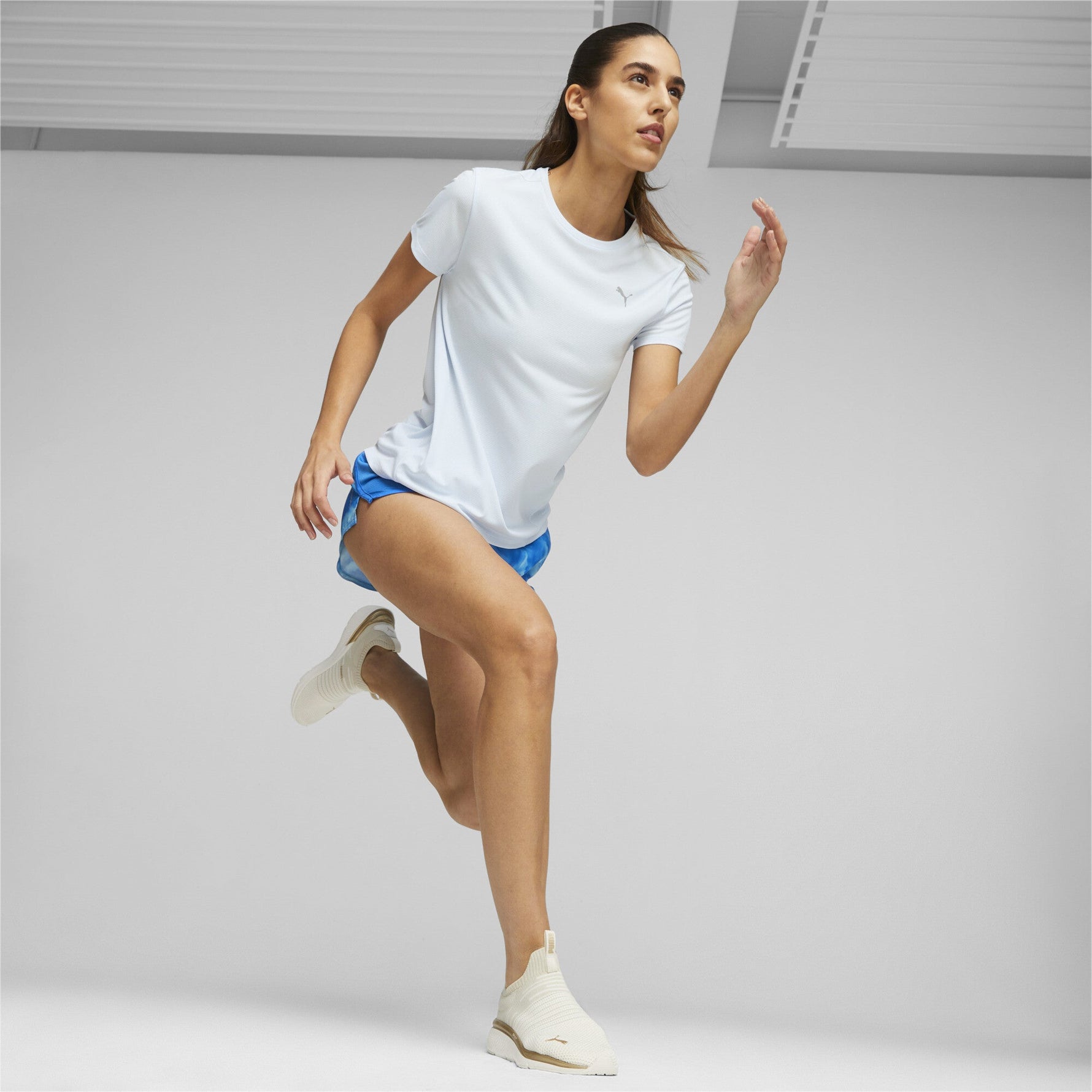 PUMA - סניקרס לנשים Softride Pro Echo Sl בצבע לבן וזהב - MASHBIR//365