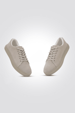 KENNETH COLE - סניקרס לנשים SUEDE בצבע אפור בז' - MASHBIR//365