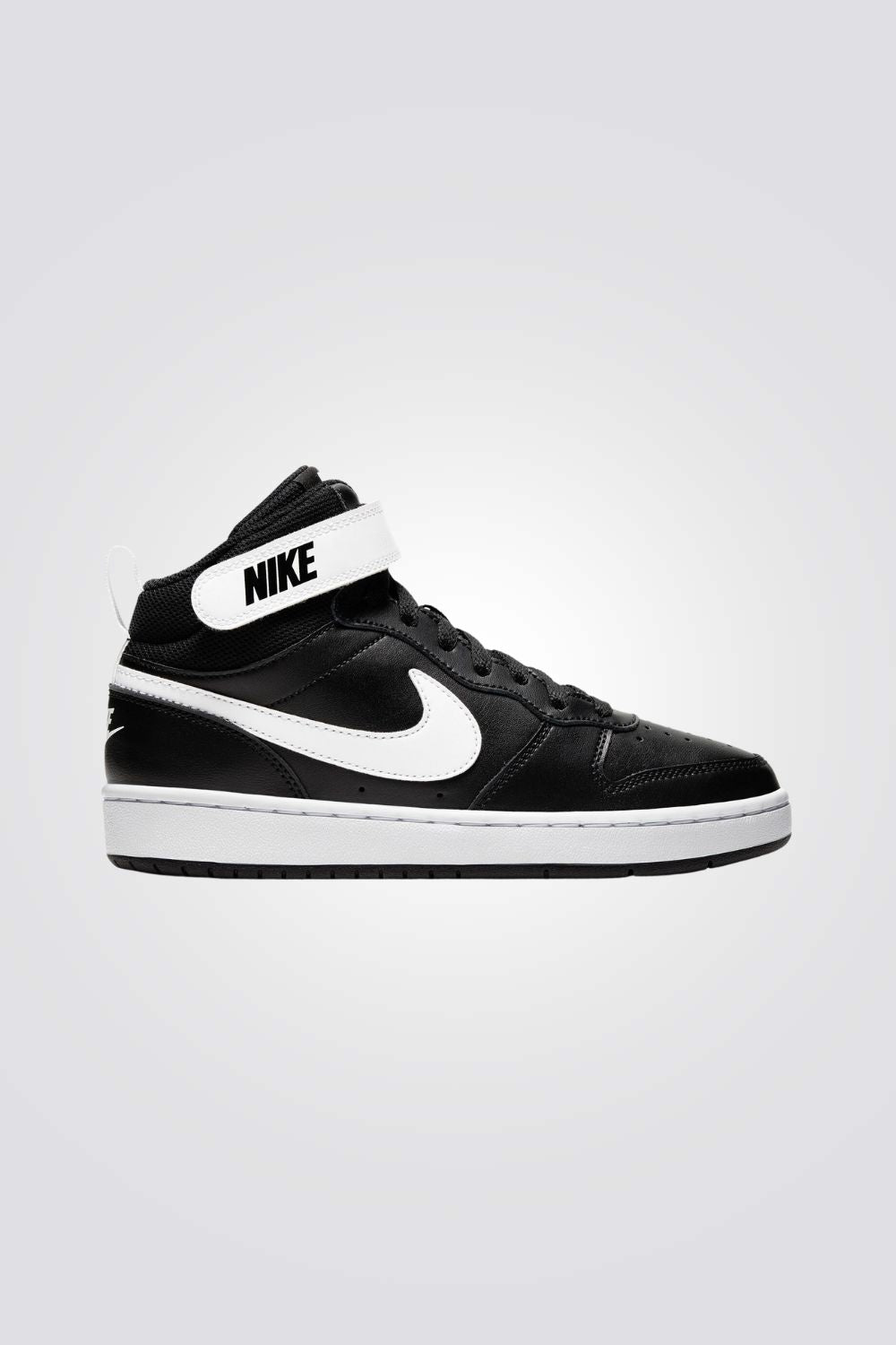NIKE - סניקרס לנוער Court Borough Mid 2 בצבע שחור ולבן - MASHBIR//365