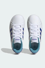 ADIDAS - סניקרס לנוער GRAND COURT 2.0 בצבע לבן וכחול - MASHBIR//365