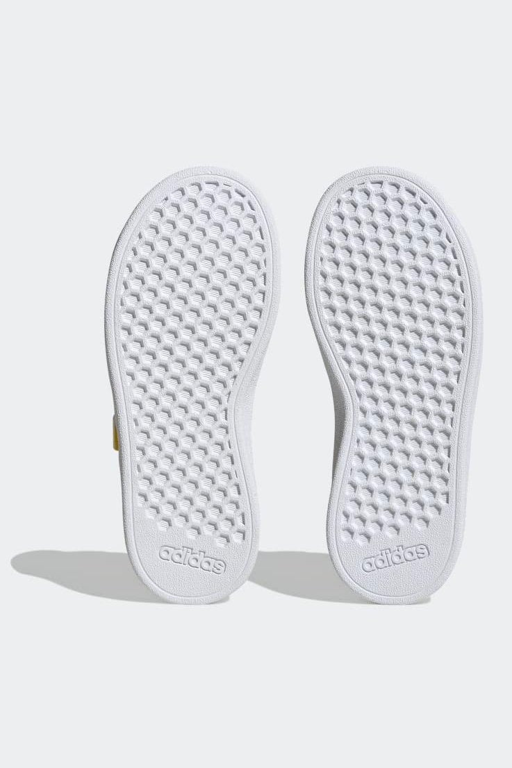ADIDAS - סניקרס לנוער GRAND COURT MICKEY EL K בצבע לבן - MASHBIR//365
