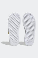 ADIDAS - סניקרס לנוער GRAND COURT MICKEY EL K בצבע לבן - MASHBIR//365