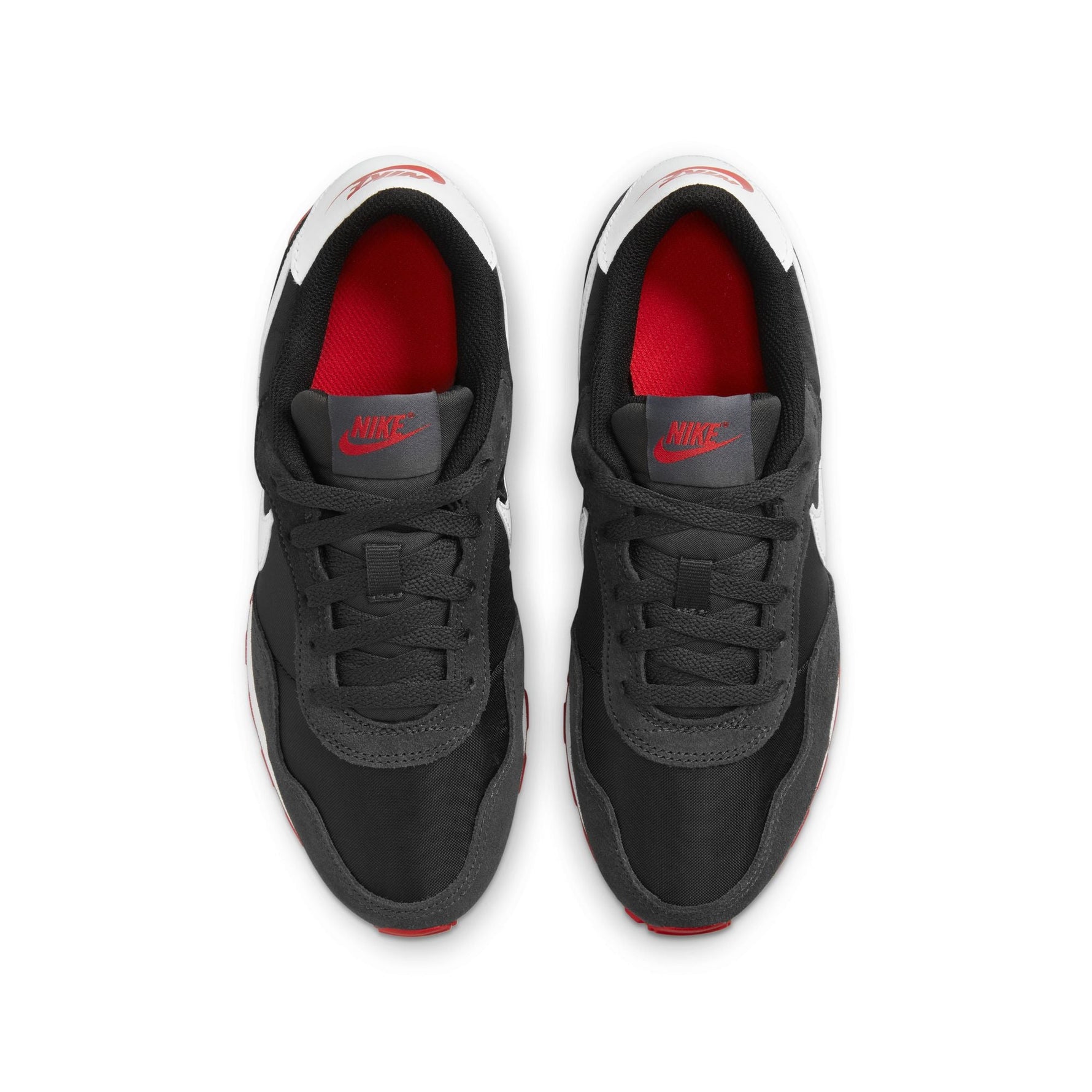 NIKE - סניקרס MD Valiant בצבע שחור ואדום - MASHBIR//365