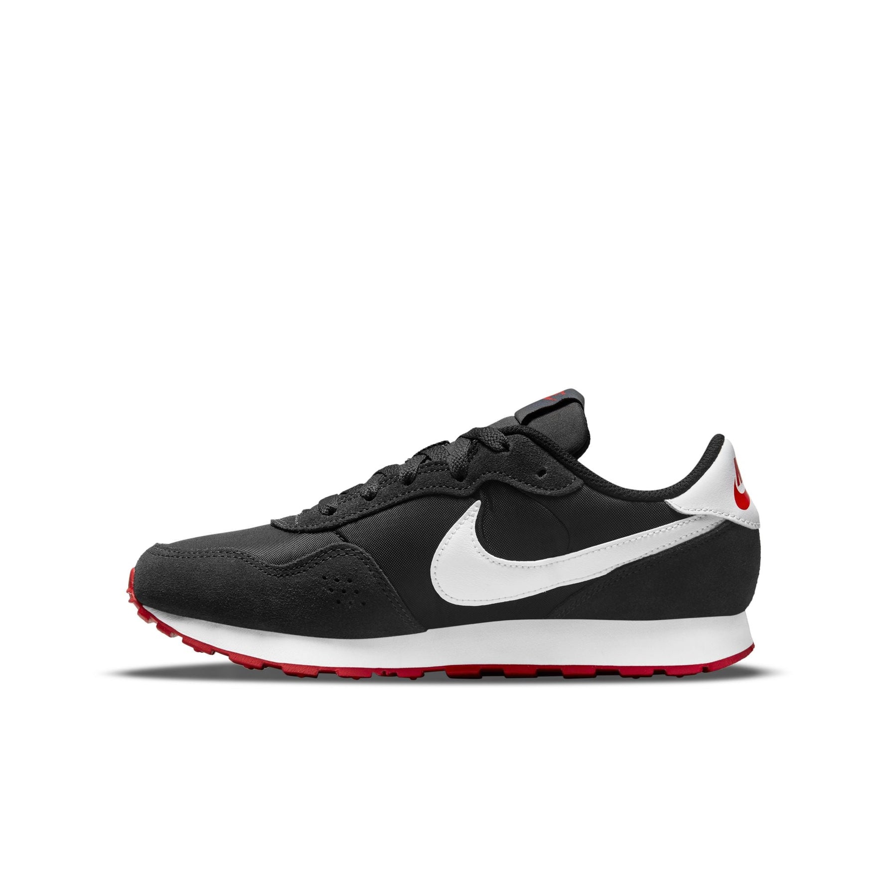 NIKE - סניקרס MD Valiant בצבע שחור ואדום - MASHBIR//365