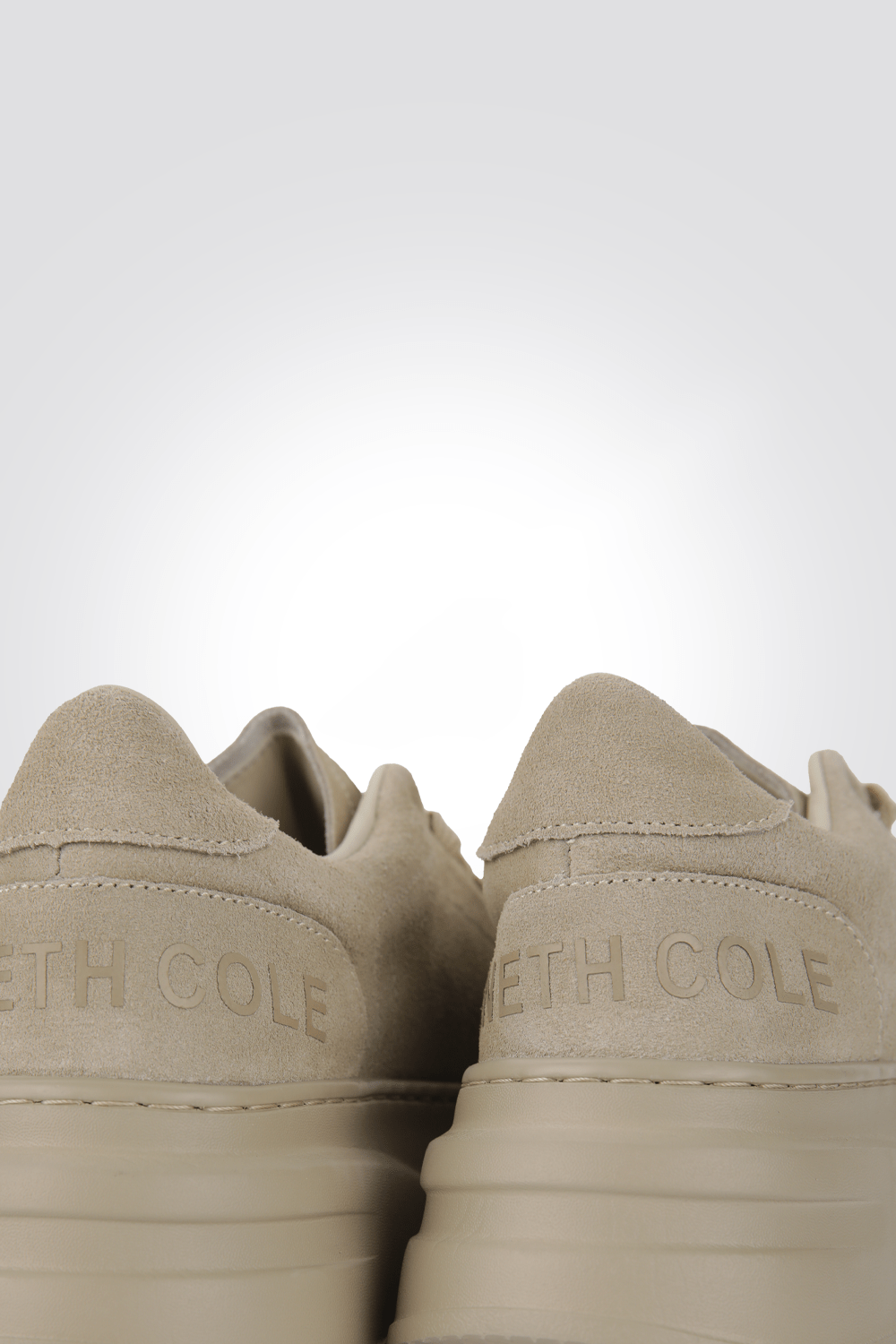 KENNETH COLE - סניקרס נשים זמש פלטפורמה - MASHBIR//365