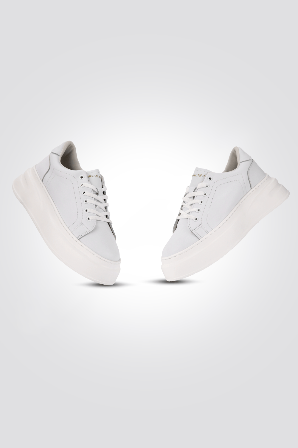 KENNETH COLE - סניקרס נשים זמש פלטפורמה - MASHBIR//365