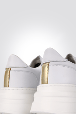 KENNETH COLE - סניקרס נשים זמש פלטפורמה - MASHBIR//365