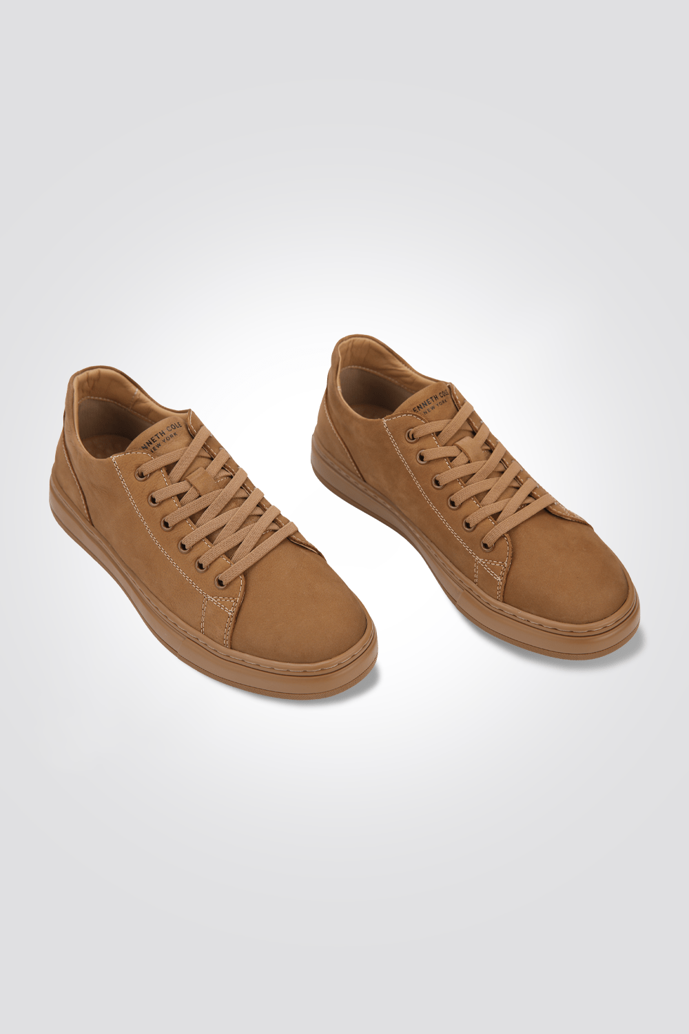 KENNETH COLE - סניקרס נובוק מונו עור לגברים בצבע קאמל - MASHBIR//365