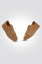 KENNETH COLE - סניקרס נובוק מונו עור לגברים בצבע קאמל - MASHBIR//365