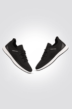 KENNETH COLE - סניקרס STRIPED TRAINER בצבע שחור - MASHBIR//365