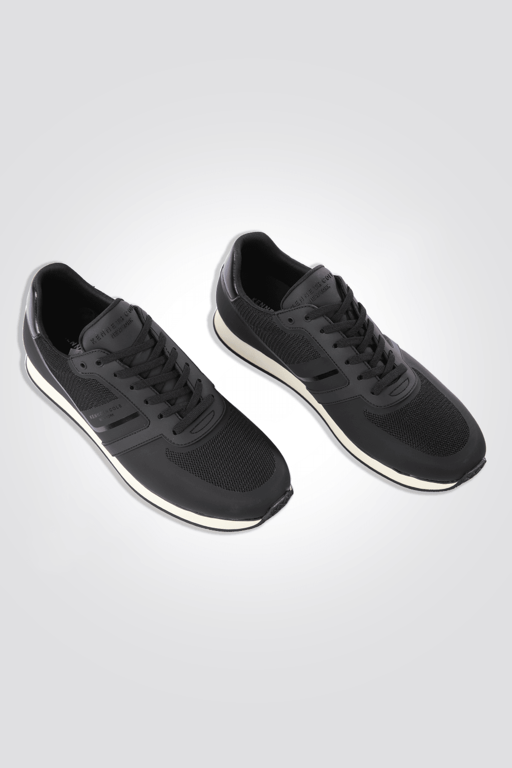 KENNETH COLE - סניקרס STRIPED TRAINER בצבע שחור - MASHBIR//365