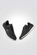 KENNETH COLE - סניקרס STRIPED TRAINER בצבע שחור - MASHBIR//365