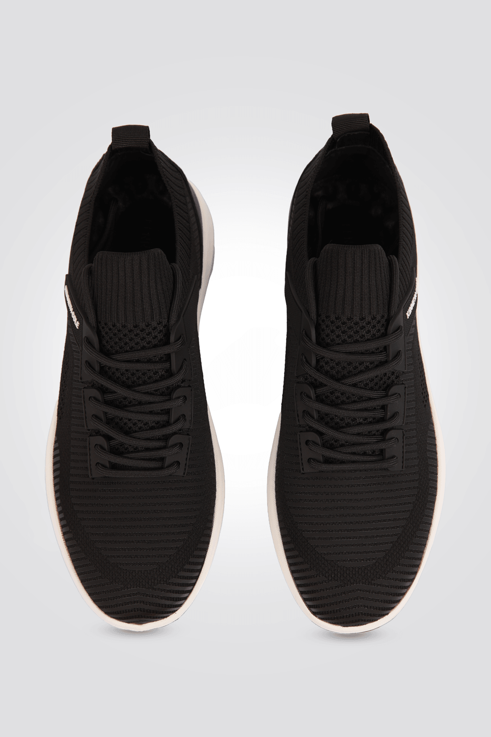 KENNETH COLE - סניקרס STRIPED TRAINER בצבע שחור - MASHBIR//365