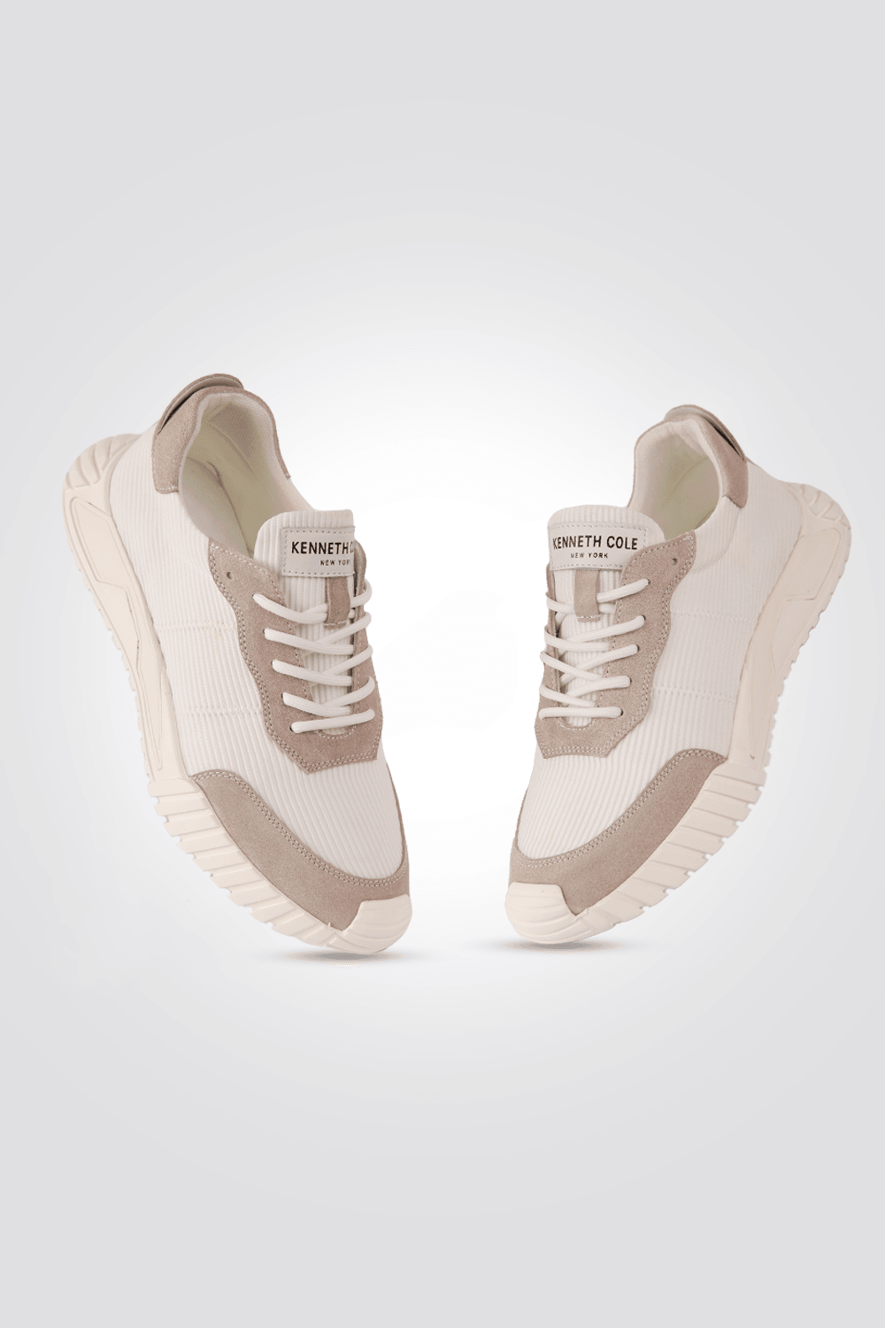 KENNETH COLE - סניקרס SUEDE TRAINER בצבע לבן ואפור - MASHBIR//365