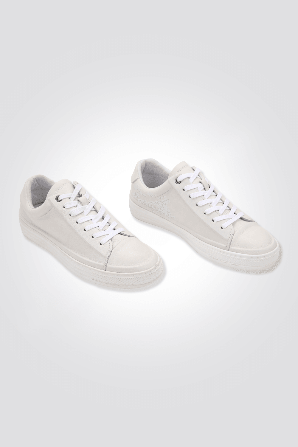 KENNETH COLE - סניקרס עור בצבע לבן - MASHBIR//365