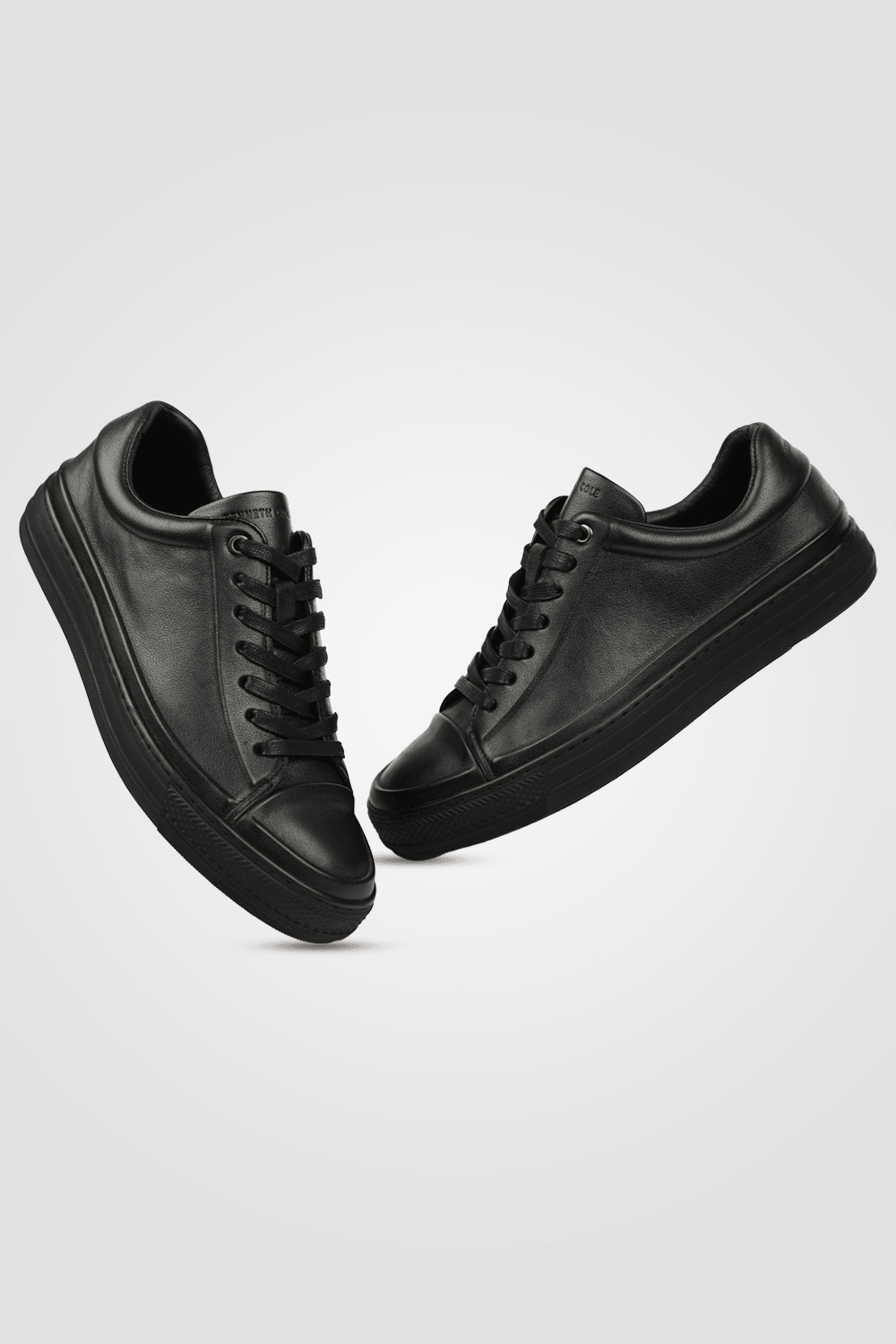 KENNETH COLE - סניקרס עור בצבע שחור - MASHBIR//365