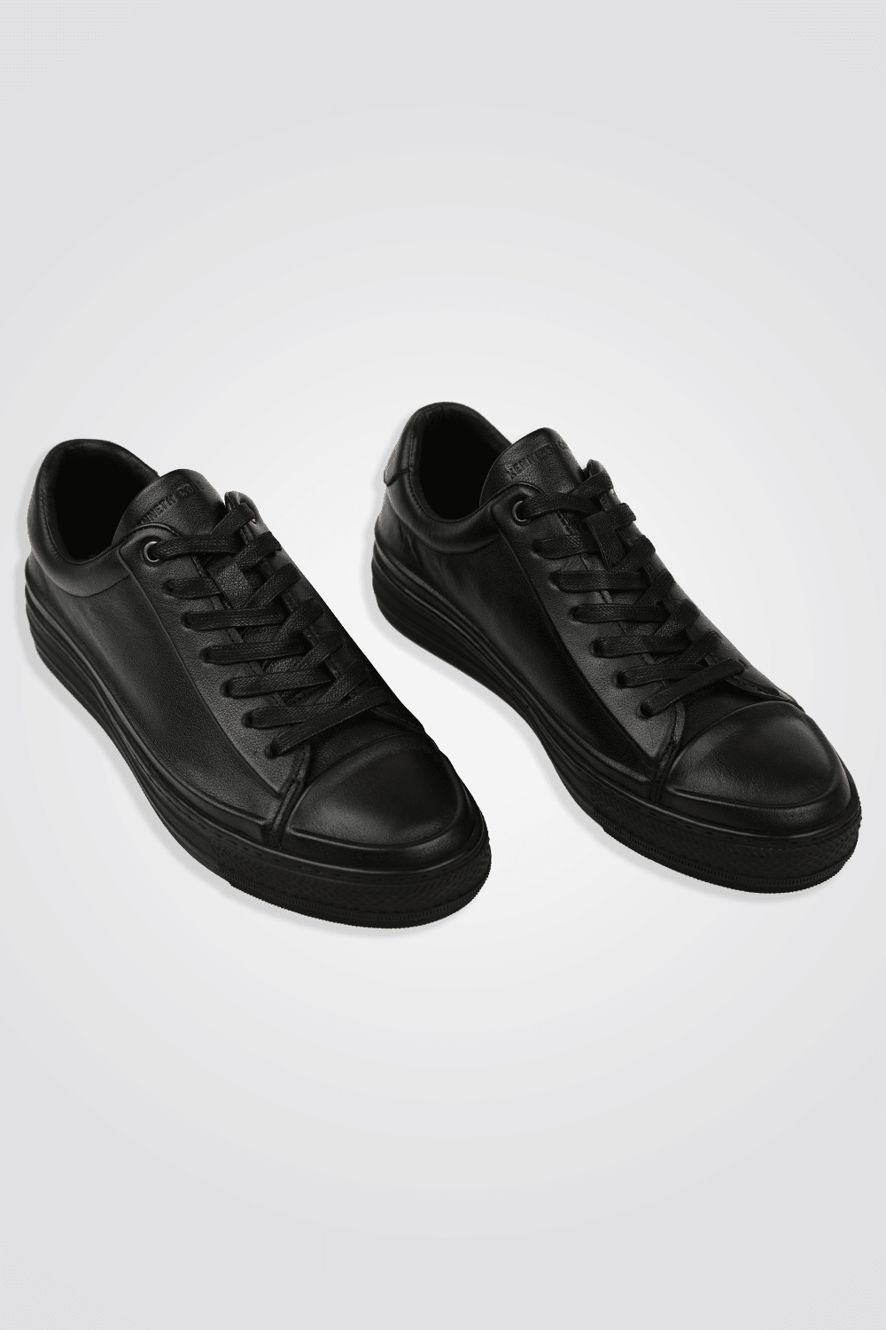 KENNETH COLE - סניקרס עור בצבע שחור - MASHBIR//365