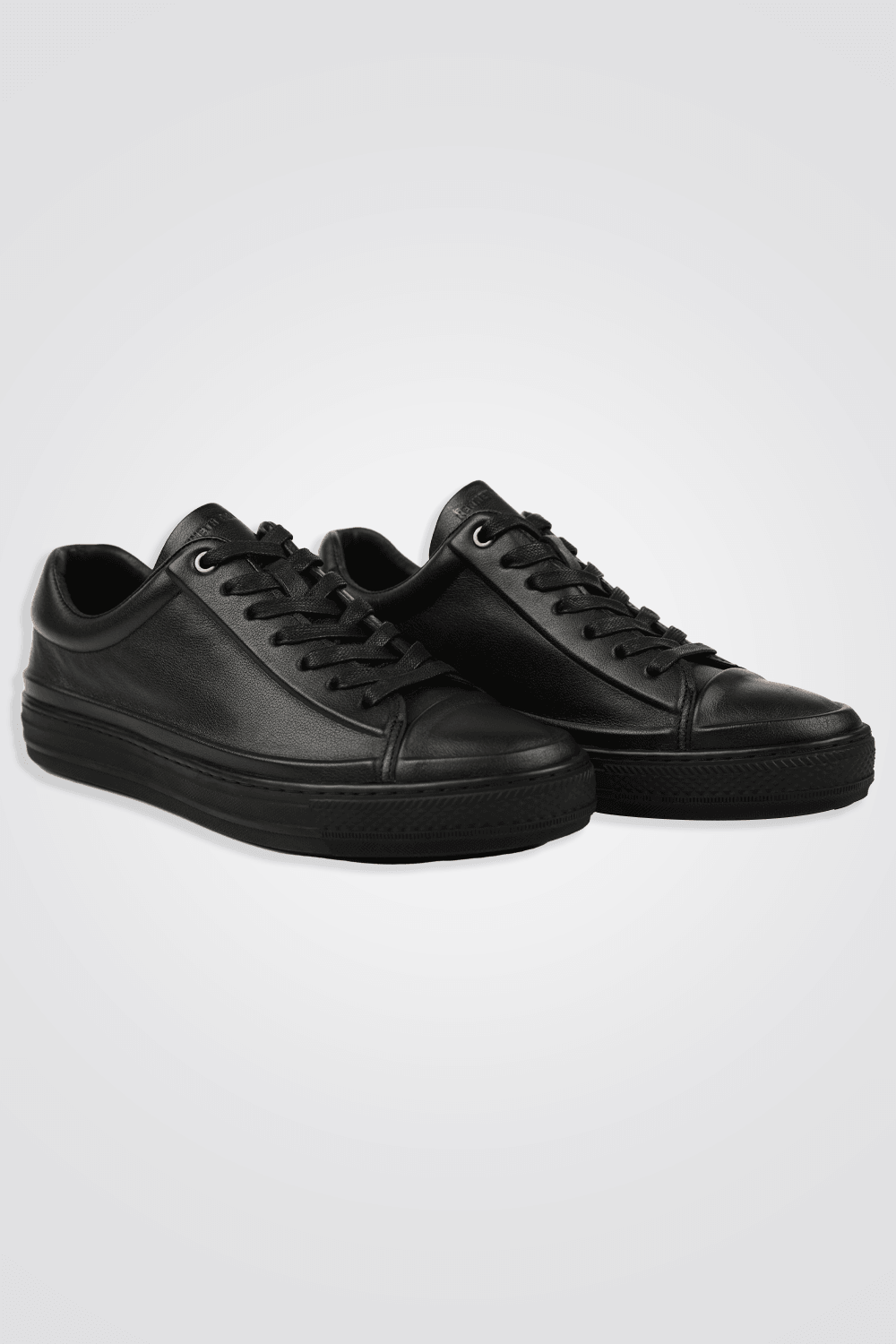 KENNETH COLE - סניקרס עור בצבע שחור - MASHBIR//365