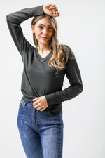 KENNETH COLE - סריג בייסיק בצבע אפור - MASHBIR//365