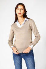 סריג קלאסי עם מפתח וי לנשים בצבע קאמל | קנת קול