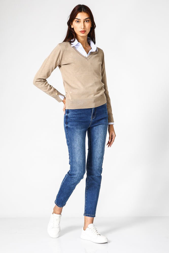 
סריג קלאסי עם מפתח וי לנשים בצבע קאמל | קנת קול