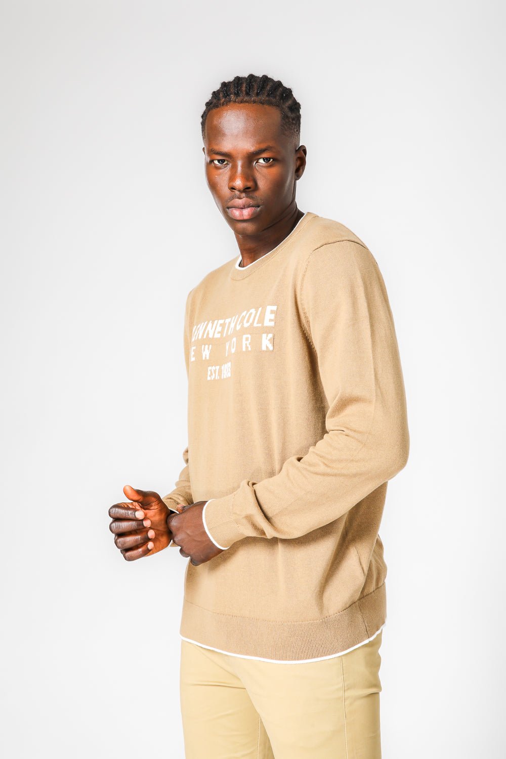 KENNETH COLE - סריג בייסיק צווארון עגול בצבע בז - MASHBIR//365