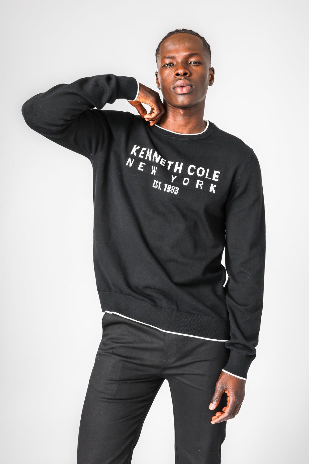 KENNETH COLE - סריג בייסיק צווארון עגול בצבע שחור - MASHBIR//365