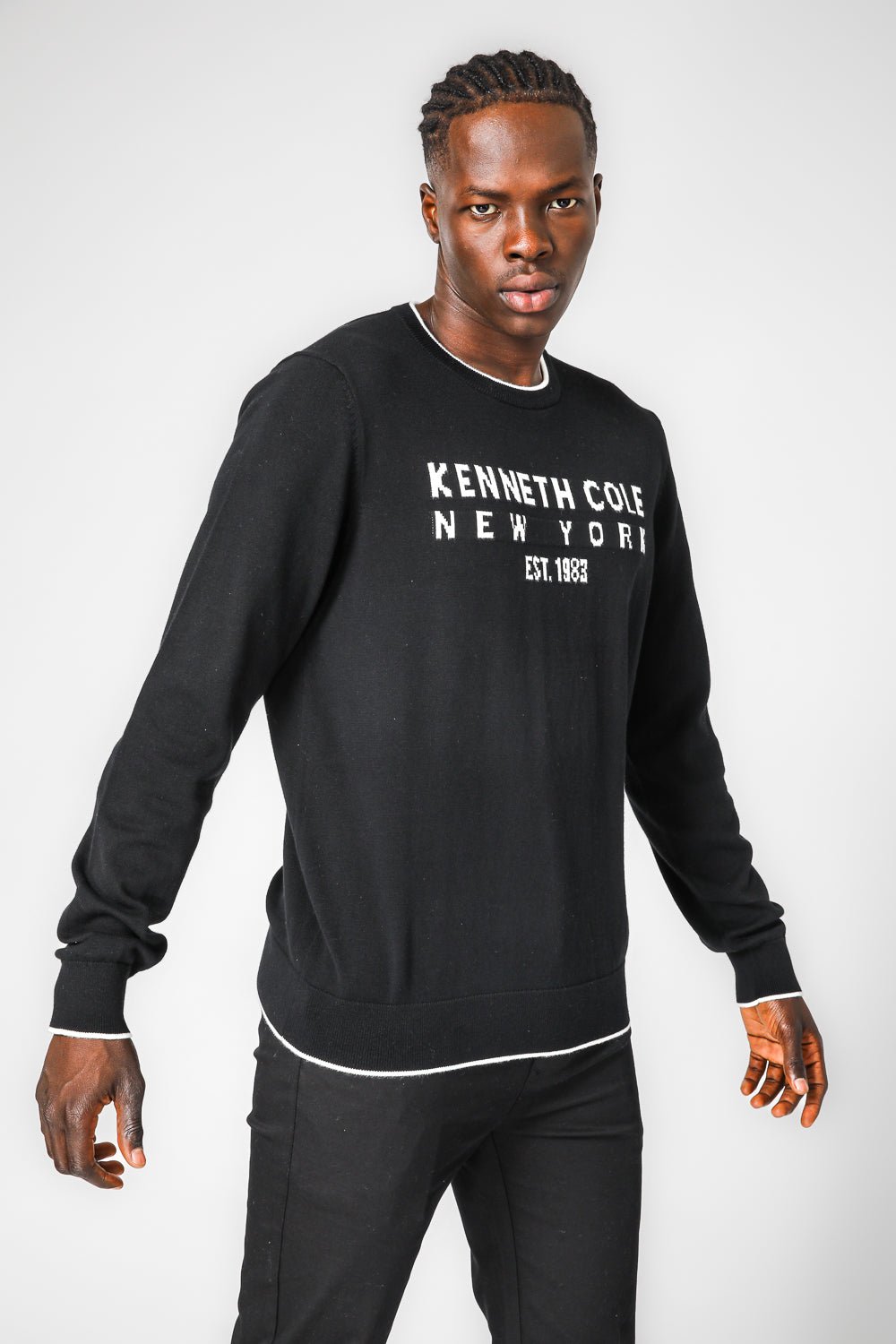 KENNETH COLE - סריג בייסיק צווארון עגול בצבע שחור - MASHBIR//365