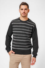 KENNETH COLE - סריג פסים ג'קארד בצבע אפור - MASHBIR//365