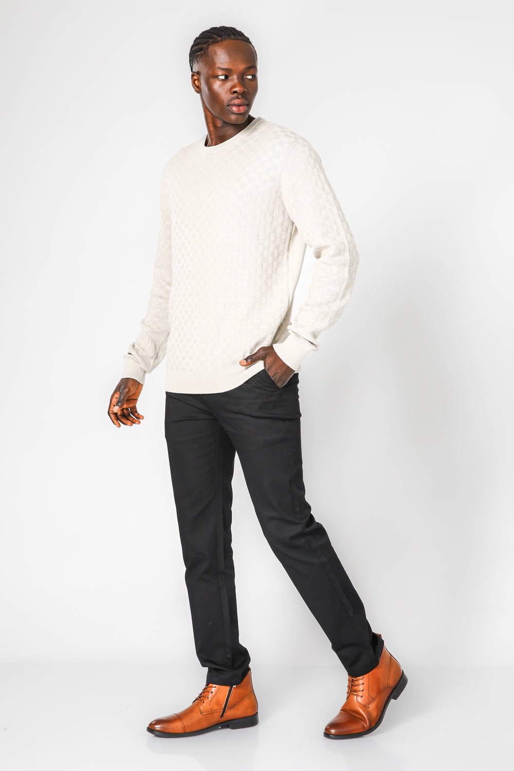 KENNETH COLE - סריג טקסטורה קריס קרוס בצבע קרם - MASHBIR//365