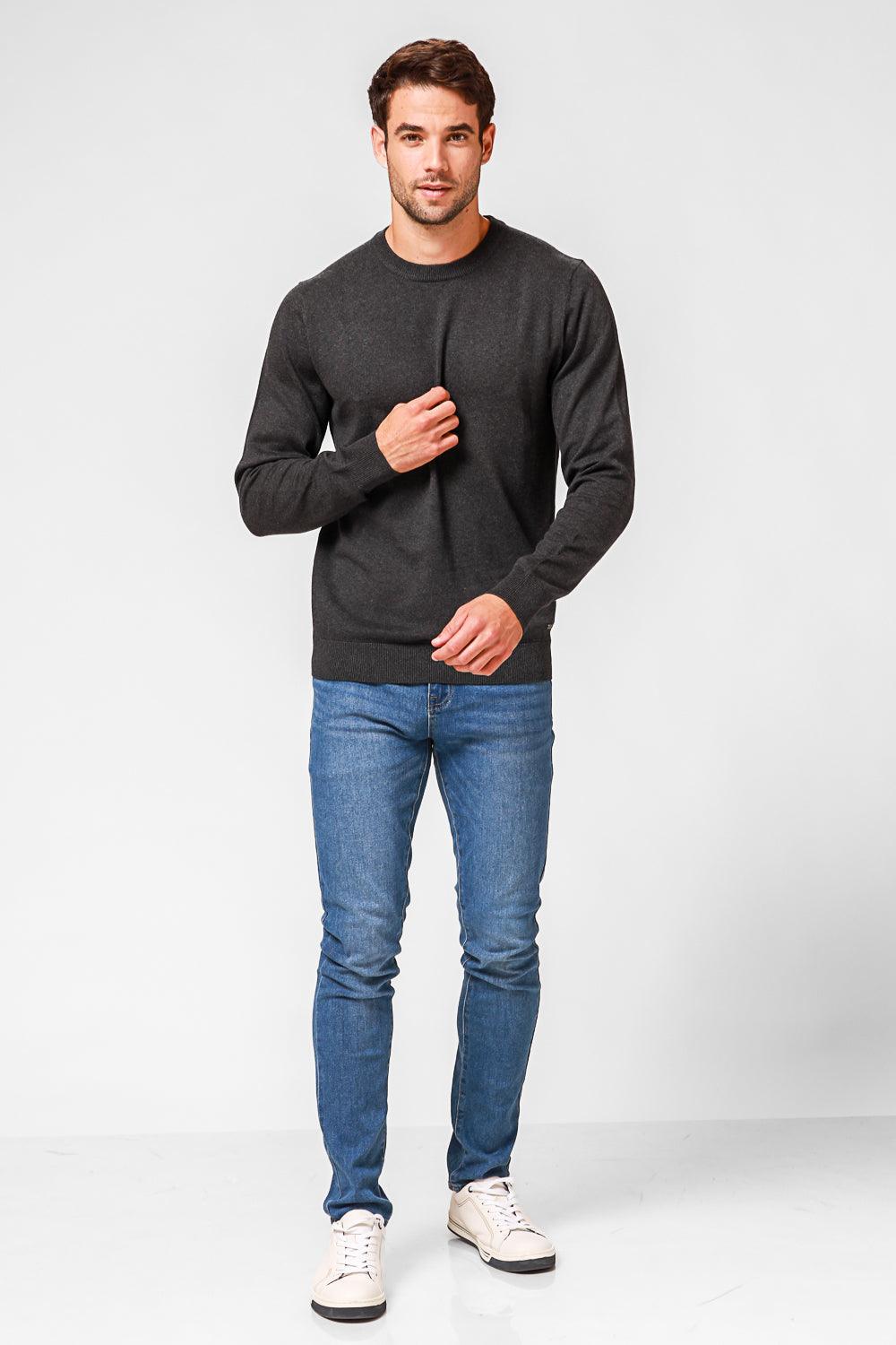 KENNETH COLE - סריג כותנה בייסיק עם צווארון עגול בצבע אפור - MASHBIR//365