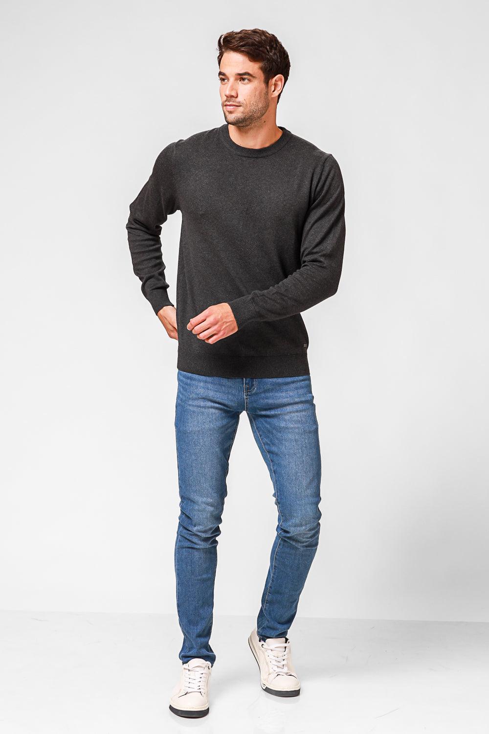 KENNETH COLE - סריג כותנה בייסיק עם צווארון עגול בצבע אפור - MASHBIR//365