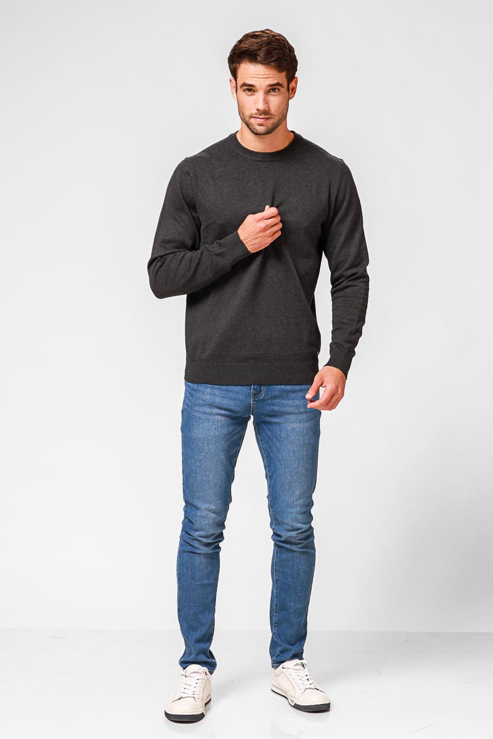 KENNETH COLE - סריג כותנה בייסיק עם צווארון עגול בצבע אפור - MASHBIR//365