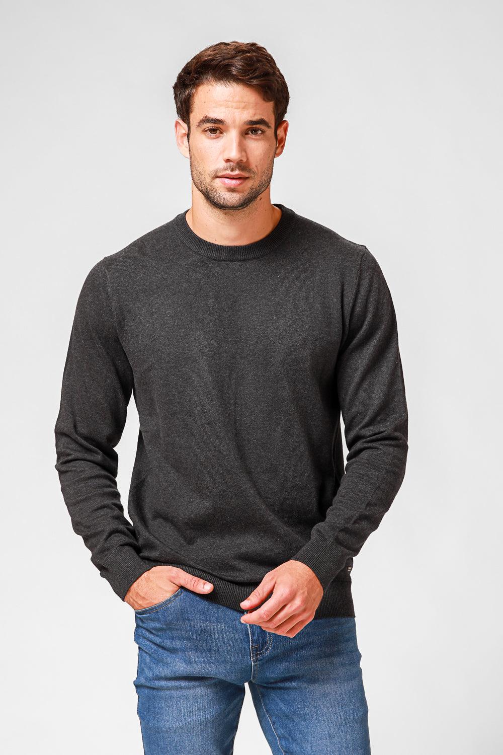 KENNETH COLE - סריג כותנה בייסיק עם צווארון עגול בצבע אפור - MASHBIR//365