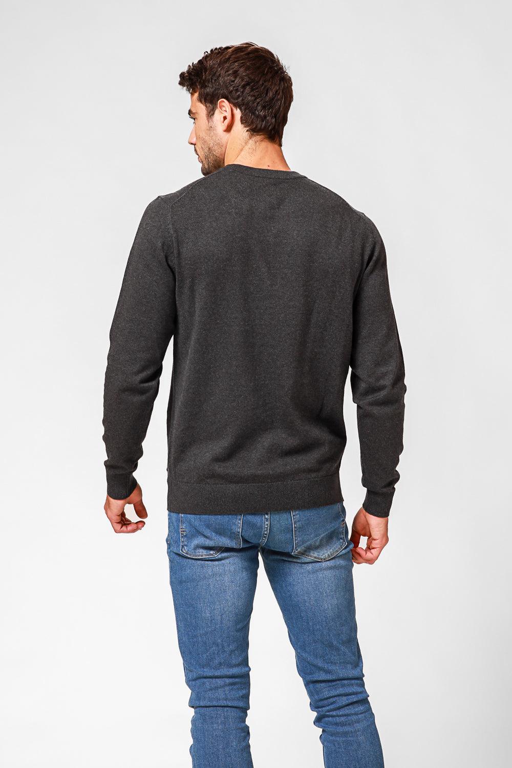 KENNETH COLE - סריג כותנה בייסיק עם צווארון עגול בצבע אפור - MASHBIR//365