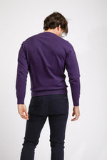 KENNETH COLE - סריג כותנה בייסיק עם צווארון עגול בצבע סגול - MASHBIR//365