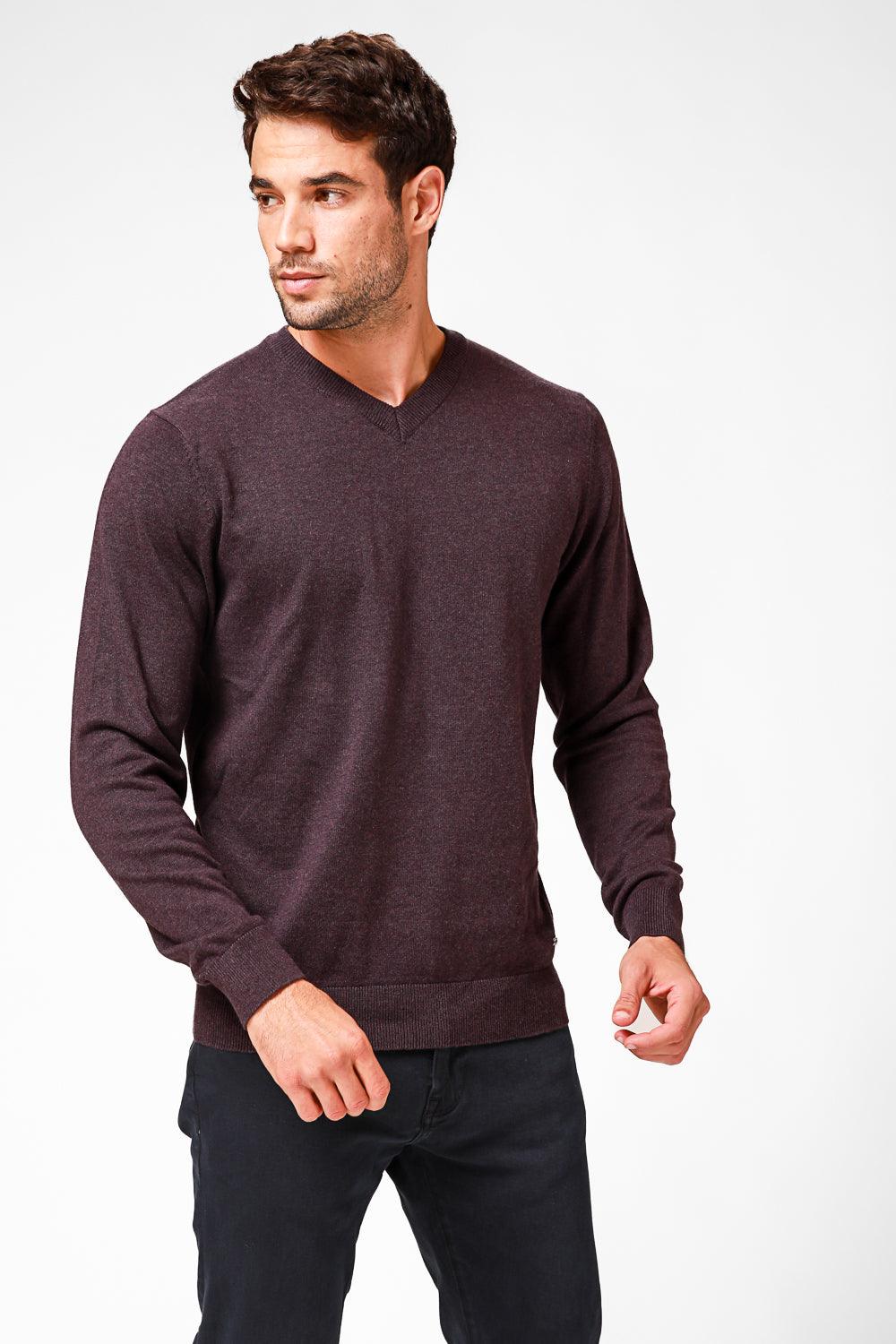 KENNETH COLE - סריג כותנה בייסיק צווארון V בצבע חציל - MASHBIR//365