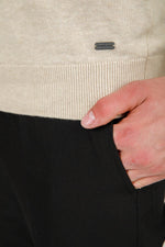 KENNETH COLE - סריג כותנה בייסיק צווארון V בצבע STONE - MASHBIR//365