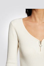 MORGAN - סוודר וי ריבס עם רוכסן מקדימה בשמנת - MASHBIR//365