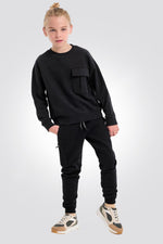 OKAIDI - סוויטשירט ילדים באפור מלאנג' כהה עם כיס דגמח בחזית - MASHBIR//365