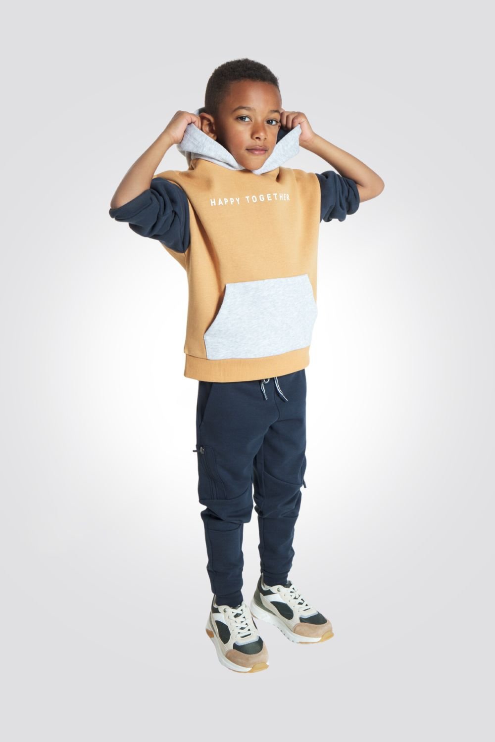 OKAIDI - סווטשירט בנים עם קאפושון בצהוב עם שרוול כחול - MASHBIR//365