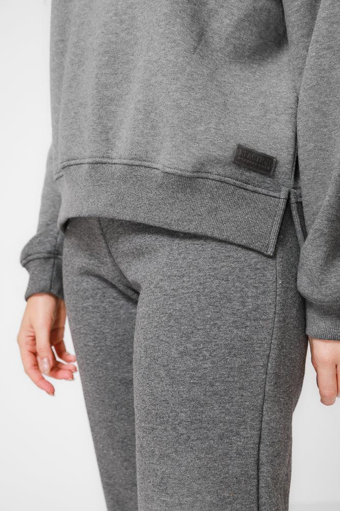 KENNETH COLE - סווטשירט פולו עם צווארון וי בצבע אפור - MASHBIR//365