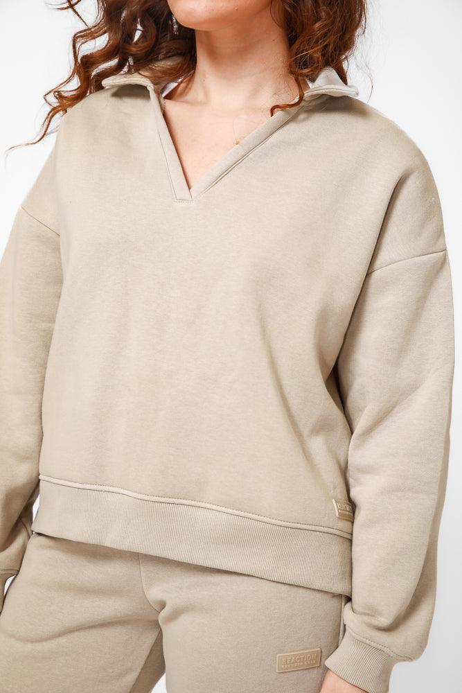 KENNETH COLE - סווטשירט פולו עם צווארון וי בצבע בז' - MASHBIR//365