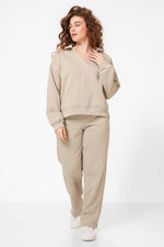 KENNETH COLE - סווטשירט פולו עם צווארון וי בצבע בז' - MASHBIR//365